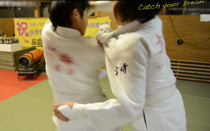 一本 厳しい稽古で立ち技に磨きをかける女子柔道選手 ミヤザキイーブックス Miyazaki Ebooks 宮崎県の電子書籍サイト